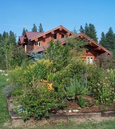 Log lodging unit in the Methow Valley